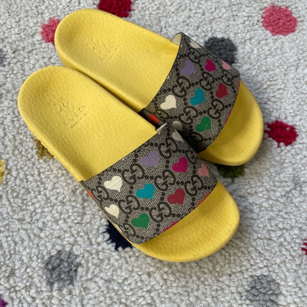 Gucci girls GG hearts slide